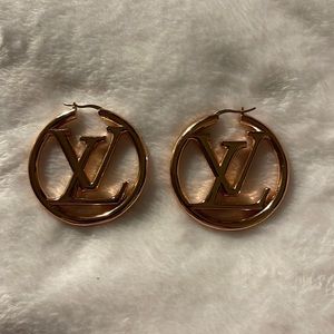 Rose gold fashion earrings.